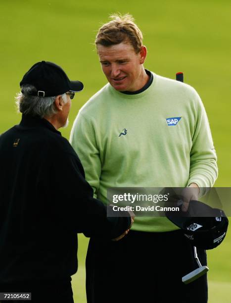 Actor Dennis Hopper shakes hands with Ernie Els of South Africa on the 18th Hole green during the Second Round of The Alfred Dunhill Links...