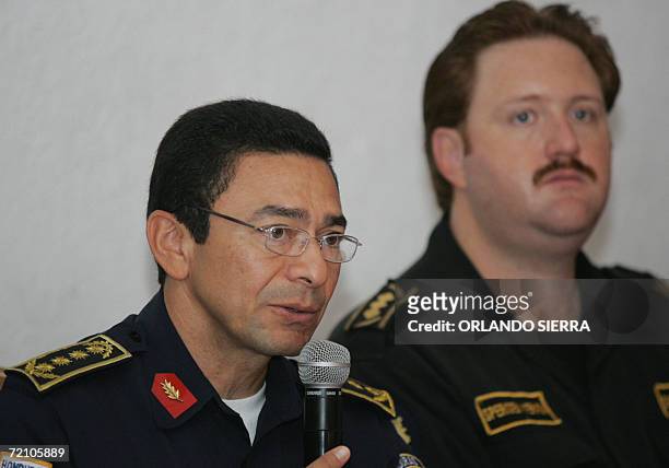 Esquipulas, GUATEMALA: Jose Romero Luna , director de la Policia Nacional de Honduras, expone durante la primera reunion trinacional de jefes...