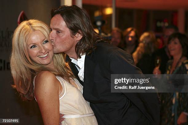 Couple Frauke Ludowig and Kai Roeffen attend the German premiere of Der Teufel Traegt Prada October 6, 2006 in Cologne, Germany.