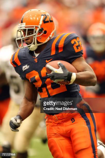 Syracuse, New York Tailback Curtis Brinkley of the Syracuse University Orange runs with the ball against the University of Pittsburgh Panthers at the...