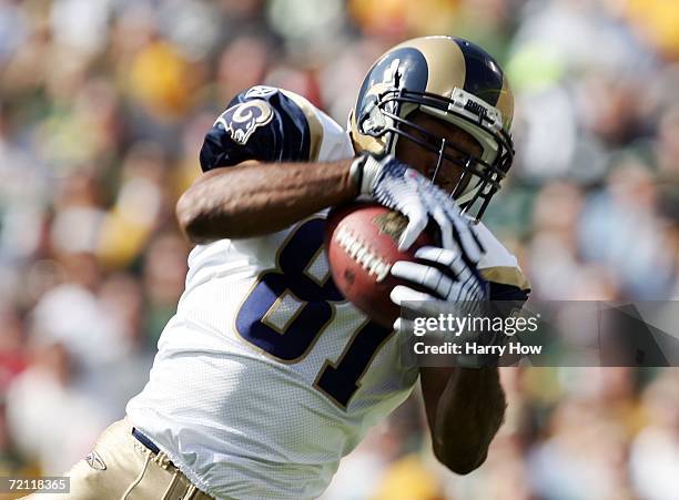 Terry Holt of the St. Louis Rams makes touchdown catch for a 7-0 lead against the Green Bay Packers during the first quarter on October 8, 2006 at...