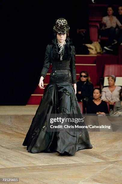 Model walks down the catwalk during the Alexander McQueen Fashion Show as part of Paris Fashion Week Spring/Summer 2007 on October 6, 2006 in Paris,...