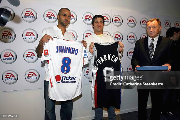 Tony Parker of the San Antonio Spurs and Lyon's Brazilian soccer midfielder Juninho exchange jerseys during an EA appearance for the NBA Europe Live...