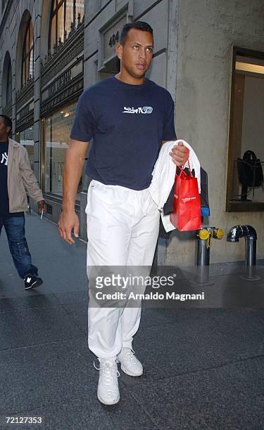 New York Yankees third baseman Alex Rodriguez walks in Midtown October 9, 2006 in New York City.