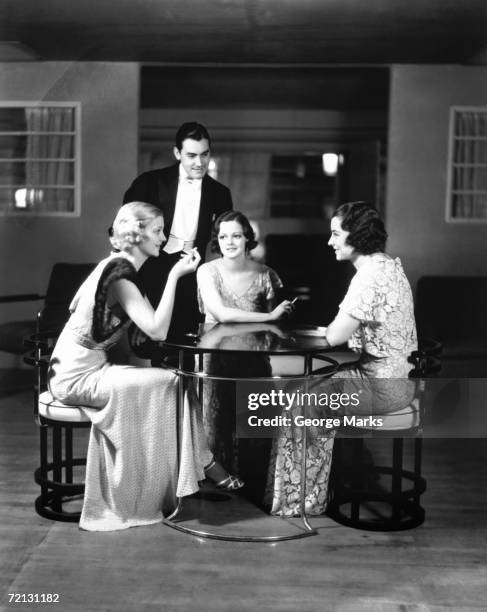 people in eveningwear at table (b&w) - 1930s woman stock pictures, royalty-free photos & images