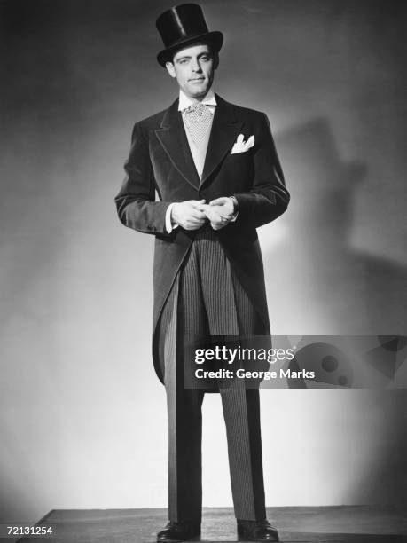 man wearing tuxedo posing in studio (b&w), portrait - cravat fotografías e imágenes de stock