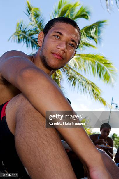 portrait of young man at beach - puertorriqueño fotografías e imágenes de stock