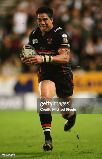 Shontayne Hape of Bradford runs with the ball during the Engage Super League Final Eliminator match between Hull FC and Bradford Bulls at the KC...