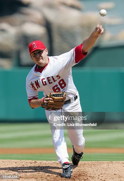 Joe Saunders of the Los Angeles Angels of Anaheim pitches during the game against the Chicago White Sox on September 13, 2006 at Angel Stadium in...