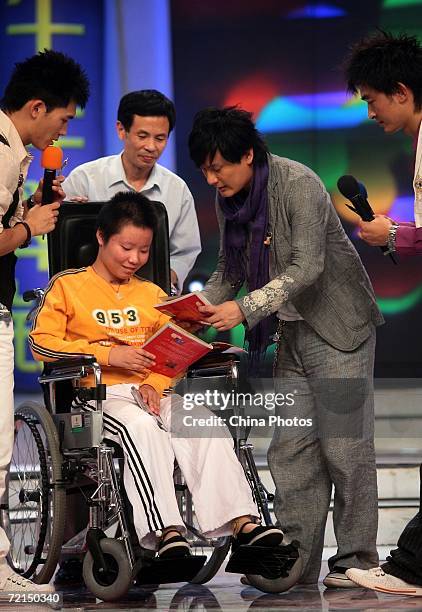 Taiwan singer Jeff Chang gives his new album to a disabled fan during a fan club activity to promote his new album on October 11, 2006 in Nanjing of...