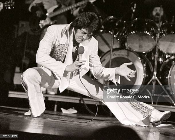 Elvis Presley performs in concert at the Milwaukee Arena on April 27, l977 in Milwaukee, Wisconsin.