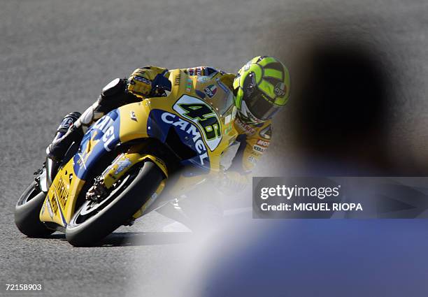 Italy's Valentino Rossi rides his Yamaha during the first free practice session of the Moto GP World Championship in Estoril, 13 October 2006. AFP...