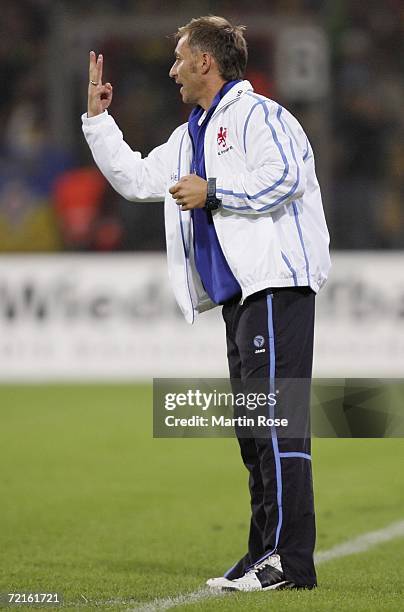 Willi Kronhardt headcoach of Braunschweig gives instructions during the Second Bundesliga match between Eintracht Braunschweig and 1860 Munich at the...