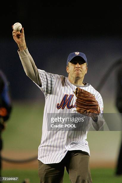 New York, UNITED STATES: The Daily Show host Jon Stewart throws out the first pitch before Game Two of the National League Championship Series...