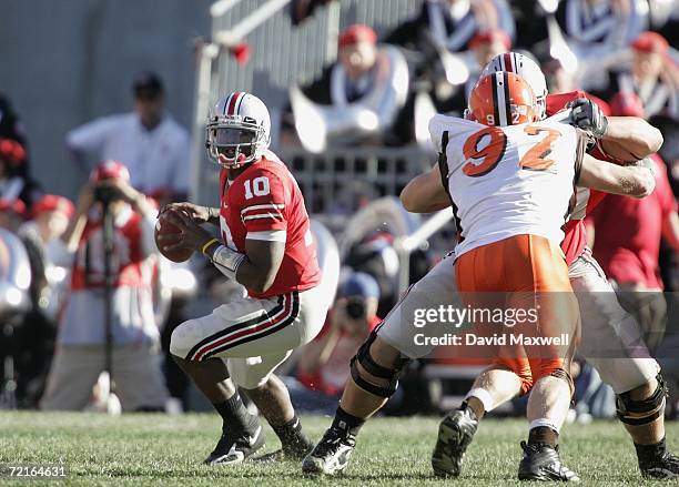 Quarterback Troy Smith of the Ohio State Buckeyes looks for a receiver during the game against the Bowling Green Falcons at Ohio Stadium on October...