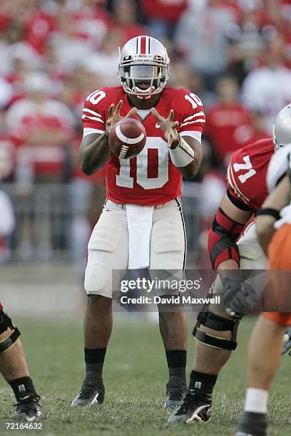 Quarterback Troy Smith of the Ohio State Buckeyes takes the snap during the game against the Bowling Green Falcons at Ohio Stadium on October 7, 2006...
