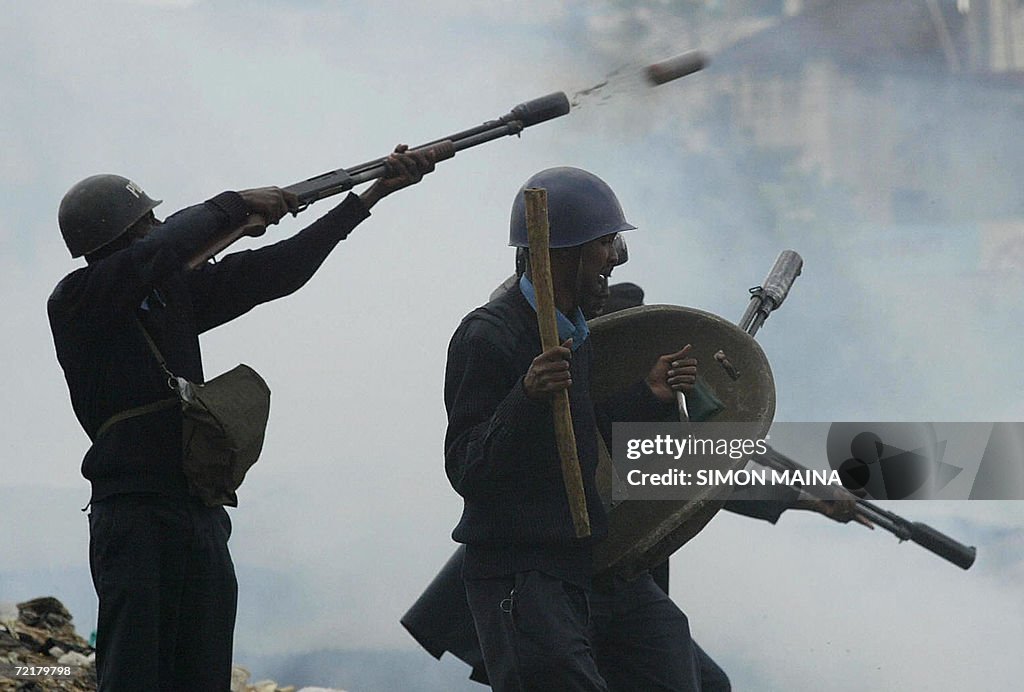 Kenya police fire teargas 16 October 200