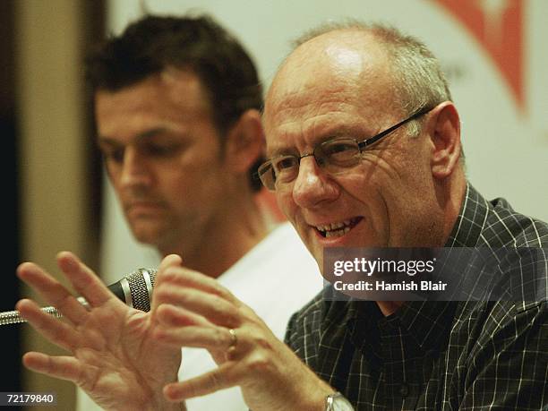 Tim Costello 53 Tim Costello Chats Photos & High Res Pictures - Getty Images