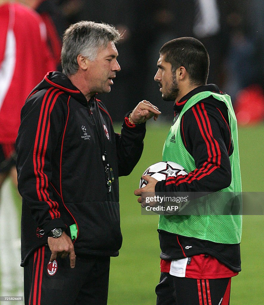 AC Milan Caoch Carlo Ancelotti (L) and G