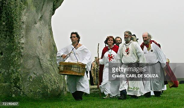 Amesbury, UNITED KINGDOM: Druids perform a pagan Samhain blessing ceremony at the Stonehenge monument, in Wiltshire, in southern England, 17 October...