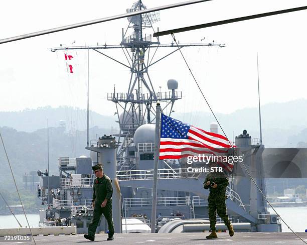 Subic Bay, PHILIPPINES: US soldiers walk on the deck of USS Essex while USS Juneau and USS Harper arrives at the Subic port, a former US naval base...