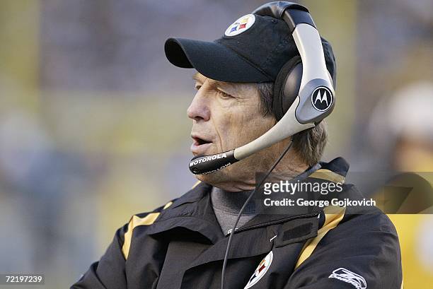 Defensive coordinator Dick LeBeau of the Pittsburgh Steelers on the sideline during a game against the Kansas City Chiefs at Heinz Field on October...