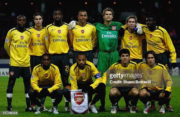 Arsenal line-up before the UEFA Champions League Group G match between CSKA Moscow and Arsenal at Locomotiv Stadium on October 17, 2006 in Moscow,...