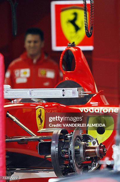 Mechanic of Ferrari F1 team looks at German Michael Schumacher's car, 18 October 2006, at the Interlagos race track in Sao Paulo, ahead of the final...