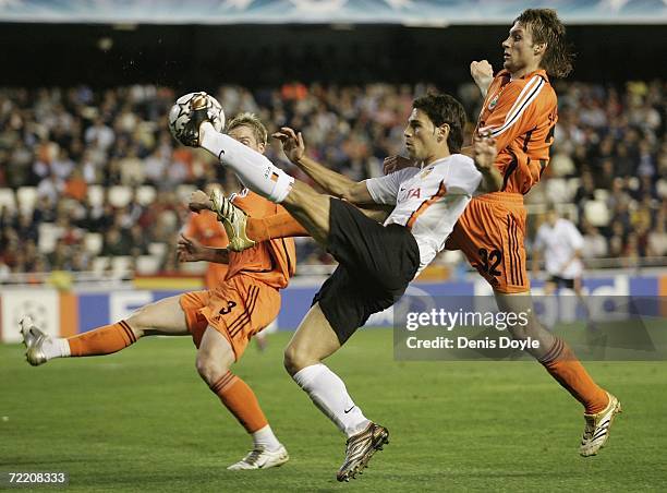 Jaime Gavilan of Valencia gets his cross past Tomas Hubschman and Viacheslav Sviderskiy of Shakhtar Donetsk during the UEFA Champions League Group D...