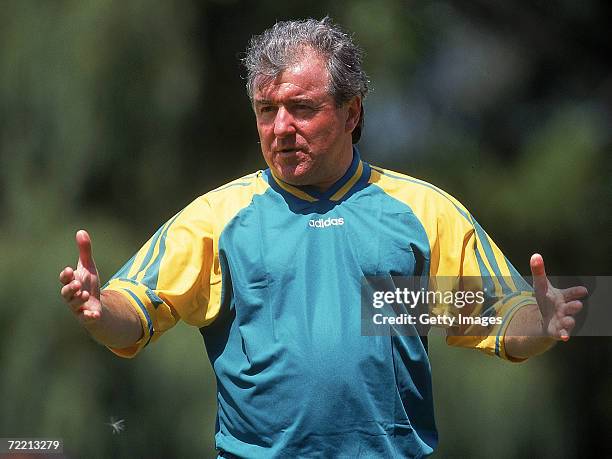 New Socceroos coach Terry Venables addresses his players during a Australian Socceroos training session held in Melbourne, Australia.