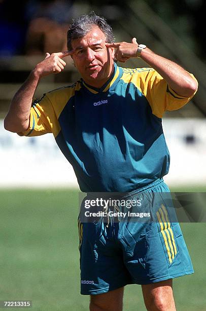 New Socceroos coach Terry Venables addresses his players during a Australian Socceroos training session held in Melbourne, Australia.