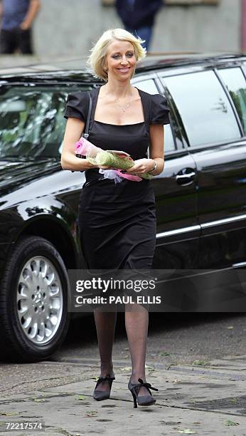 Leeds, UNITED KINGDOM: Lindsey Hunter, wife of the late British snooker player Paul Hunter, arrives at Leeds Parish Church, in Leeds, England, 19...