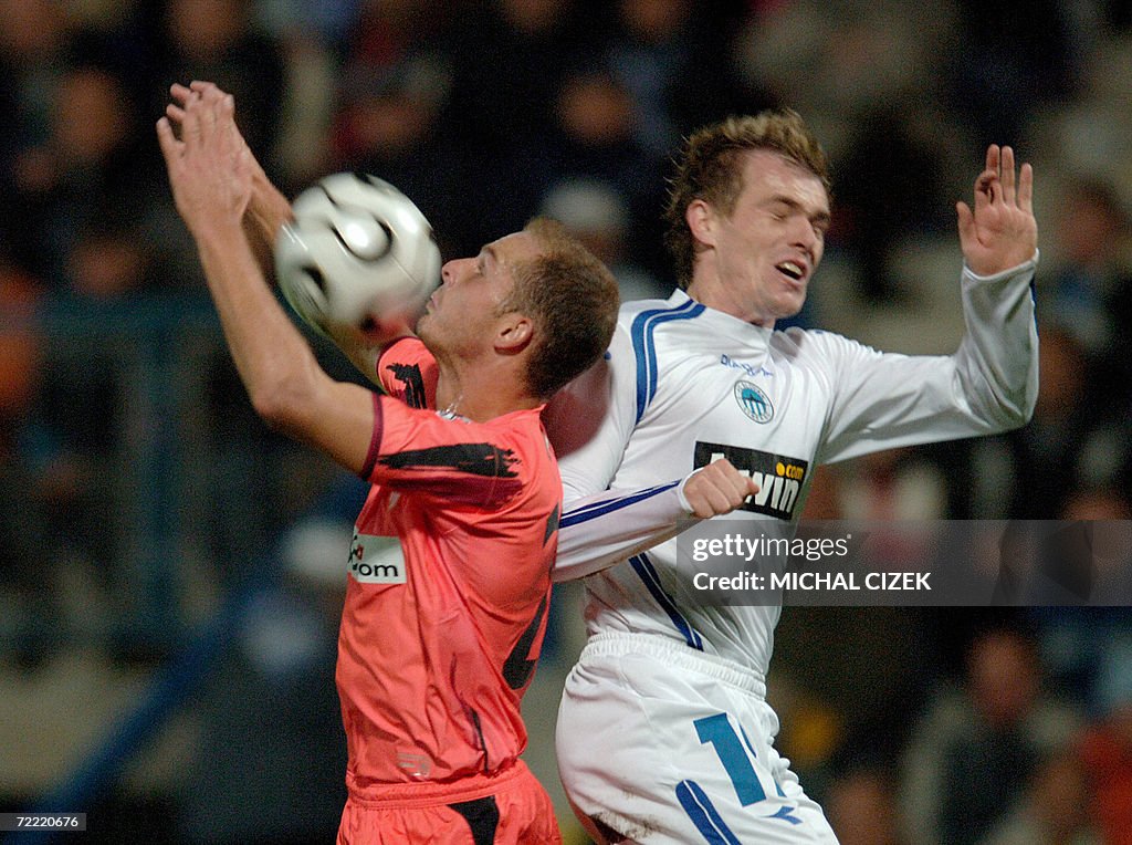 Bianco Kepa (L) of FC Sevilla fights for