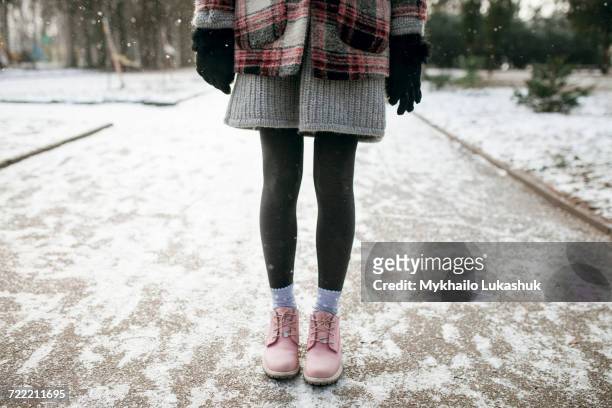 legs of caucasian woman standing in snow - woman boots fotografías e imágenes de stock