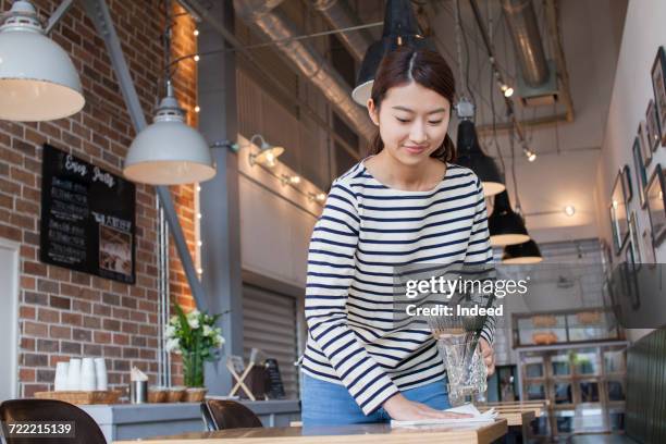 waitress cleaning on table at café - restaurant cleaning stock pictures, royalty-free photos & images