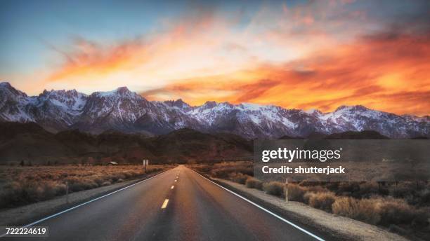 road to lone pine, california, america, usa - sierra nevada i kalifornien bildbanksfoton och bilder