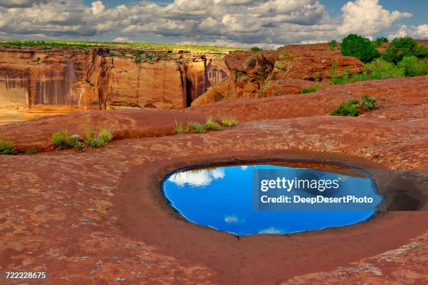 sky reflected in a puddle, canyon de chelly, arizona, america, usa - reserva navajo - fotografias e filmes do acervo