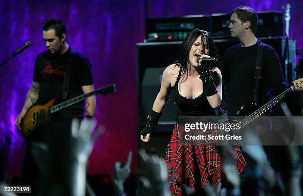 Singer Amy Lee of "Evanescence" performs onstage at the Los Premios MTV Latino America 2006 at the Palacio De Los Deportes October 19, 2006 in Mexico...