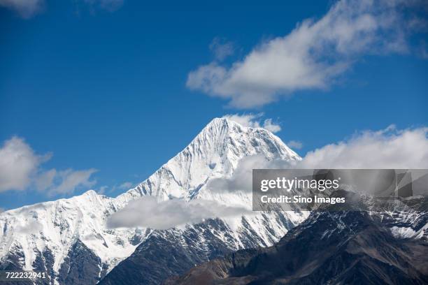 clouds against mount gongga, sichuan, china - mount gongga stock pictures, royalty-free photos & images