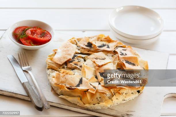 vegetable pie made of filo dough with kale, chard and poppy seed - brick photos et images de collection
