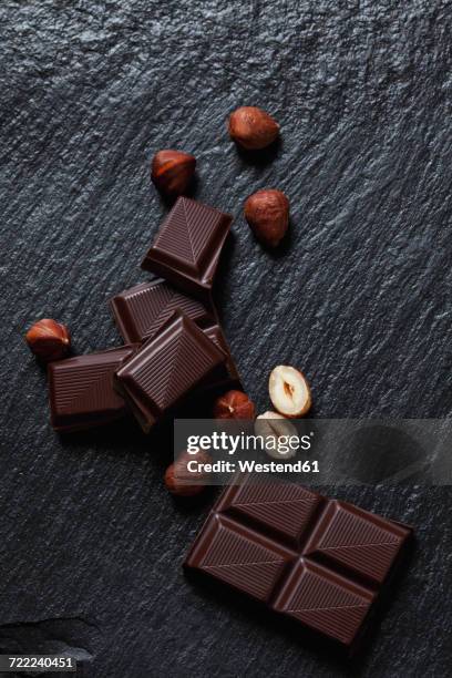 bittersweet chocolate and hazelnuts on slate - chocolat texture stockfoto's en -beelden