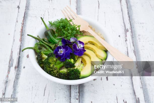 detox bowl of brokkoli, quinoa, avocado, pimientos de padron, cress and pansies - brokkoli stock pictures, royalty-free photos & images