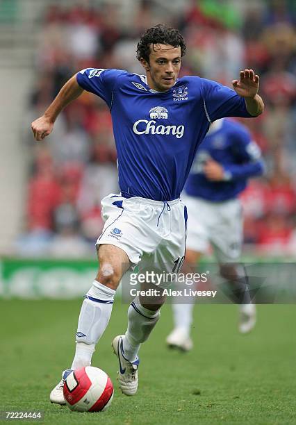 Simon Davies of Everton in action during the Barclays Premiership match between Middlesbrough and Everton at the Riverside Stadium on October 14,...