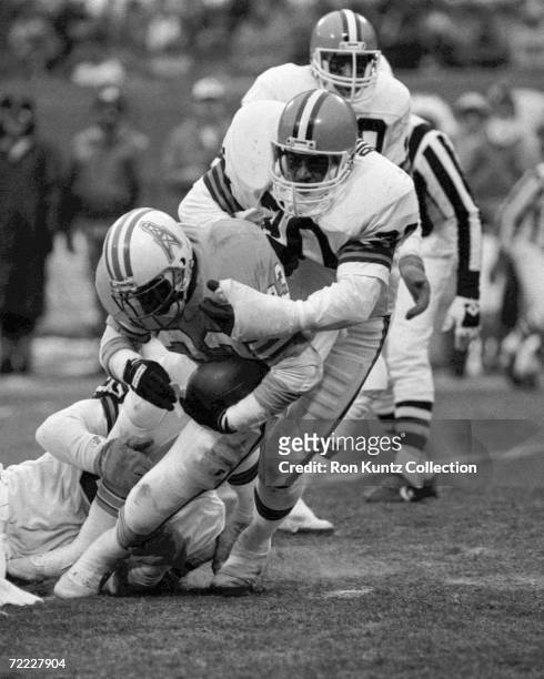 Defensiveback Don Rogers, of the Cleveland Browns, tackles News Photo -  Getty Images