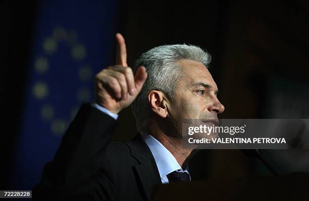 Ultra nationalist presidential candidate Volen Siderov addresses his supporters during the final meeting of his pre-election campaign in Sofia, 20...