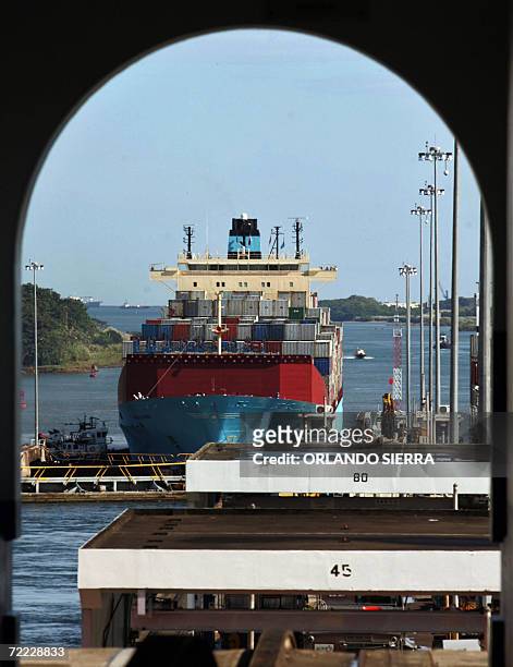 Cargo ship arrives to one of the three locks of the Gatun lake in the Atlantic gate of the Panama Canal 20 October 2006. The plan to build a third...