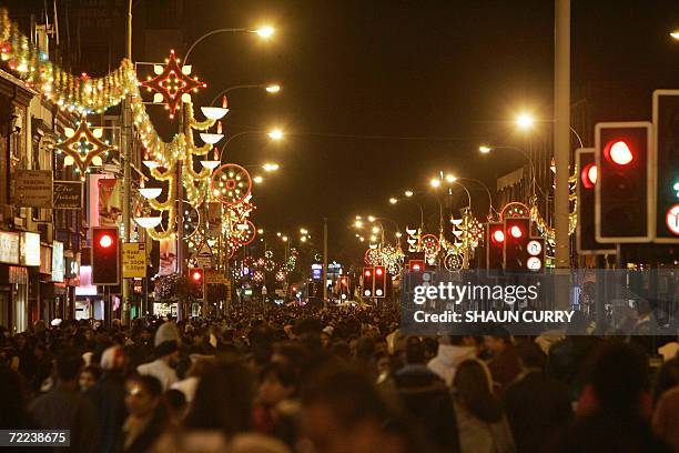 Leicester, UNITED KINGDOM: People throng the center of Leicester, closed to cars for the Diwali festival of light 21 October 2006. Diwali is...