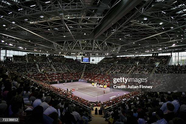 General view of Pista Central Court as Fernando Gonzalez of Chile plays Roger Federer of Switzerland in the final during day seven of the ATP Madrid...