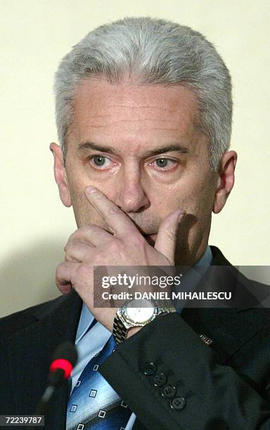 Bulgarian ultra-nationalist presidential candidate Volen Siderov holds a press conference in Sofia, 22 October 2006. Bulgarian President Socialist...