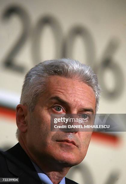 Bulgarian ultra-nationalist presidential candidate Volen Siderov takes a question at a press conference in Sofia, 22 October 2006. Bulgarian...